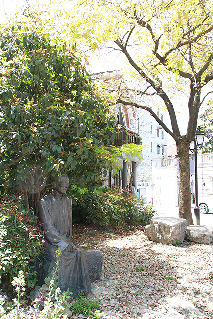Шанхай, Хункоу, Памятник Памятник Го Можо (Shanghai, Hongkou, Guo Moruo Monument)