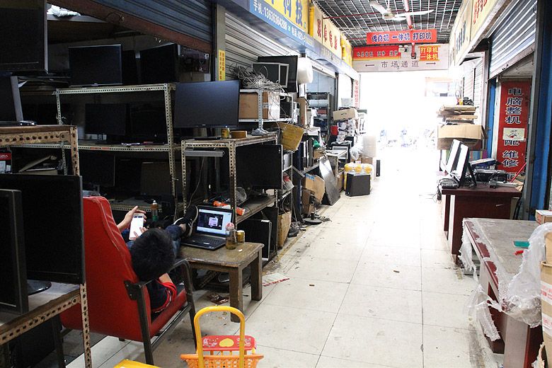 Шанхай, Хункоу, Рынок электроники Цюфу (Shanghai, Hongkou, Qiufu Electronic Appliance Market)