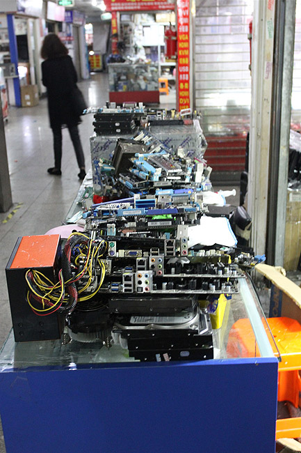 Шанхай, Хункоу, Рынок электроники Цюцзян (Shanghai, Hongkou, Shanghai Qiujiang Electronic Market)