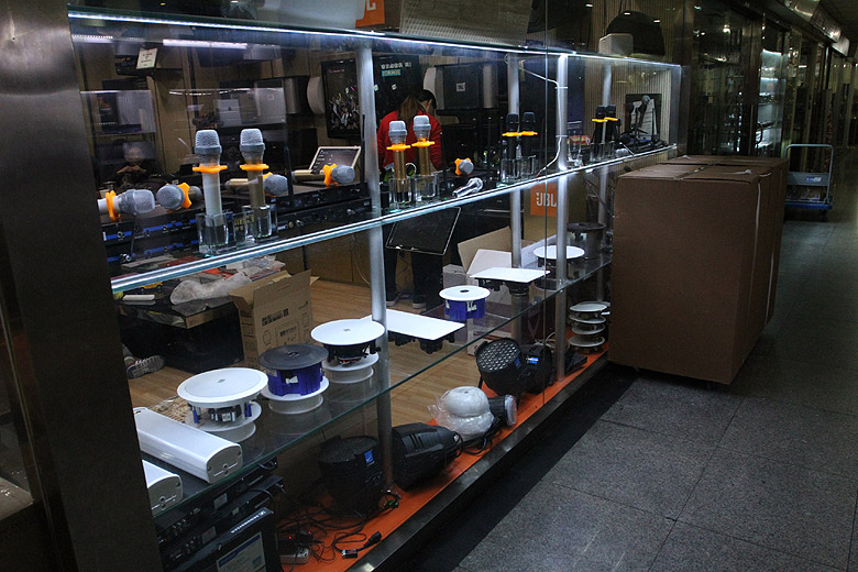Шанхай, Хункоу, Рынок электроники Цюцзян (Shanghai, Hongkou, Shanghai Qiujiang Electronic Market)