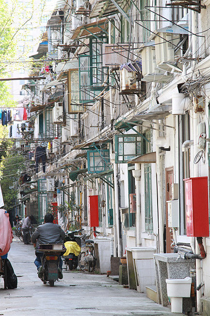 Шанхай, Хункоу, Улочки рядом с домом-музеем Лу Синя (Shanghai, Hongkou, Streets around Former Residence of Lu Xun)