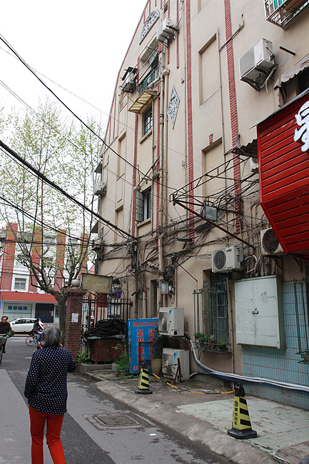 Шанхай, экскурсия Храм Цзинань, Tiny Apartments (Shanghai, Jing'an Temple Area, Tiny Apartments)
