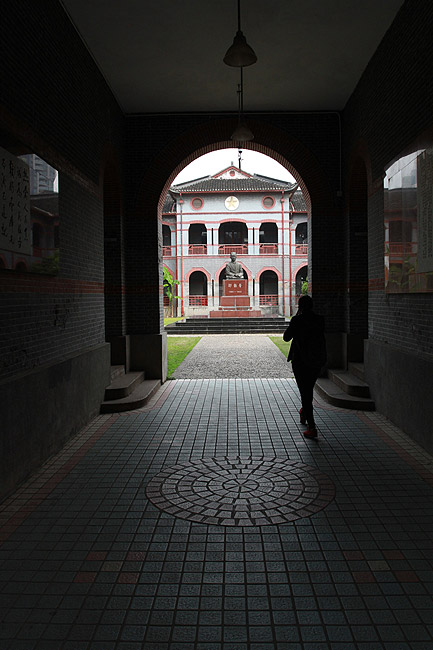 Шанхай, экскурсия Храм Цзинань, Университет Святого Иоанна (Shanghai, Jing'an Temple Area, St. John's University)