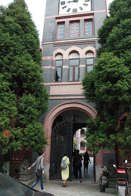 Шанхай, экскурсия Храм Цзинань, Университет Святого Иоанна (Shanghai, Jing'an Temple Area, St. John's University)