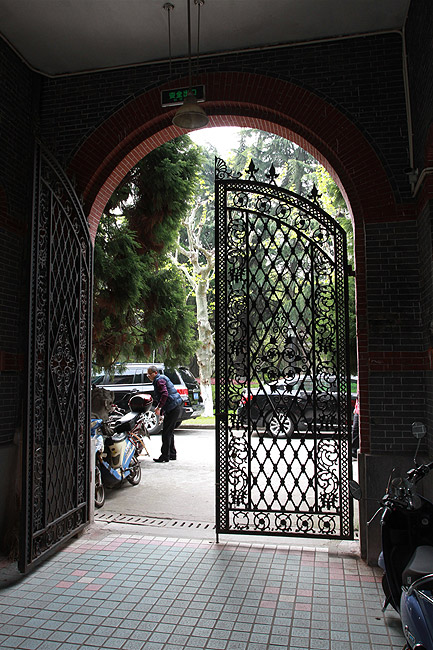 Шанхай, экскурсия Храм Цзинань, Университет Святого Иоанна (Shanghai, Jing'an Temple Area, St. John's University)