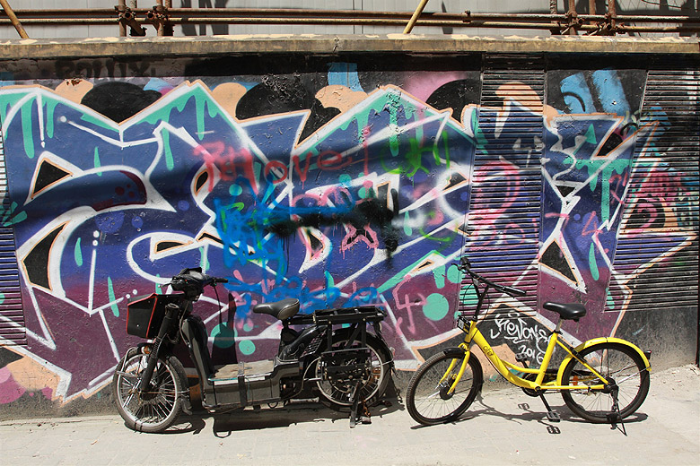 Шанхай, экскурсия Храм Нефритового Будды, Стена граффити вдоль Moganshan Road (Shanghai, Graffiti Wall)
