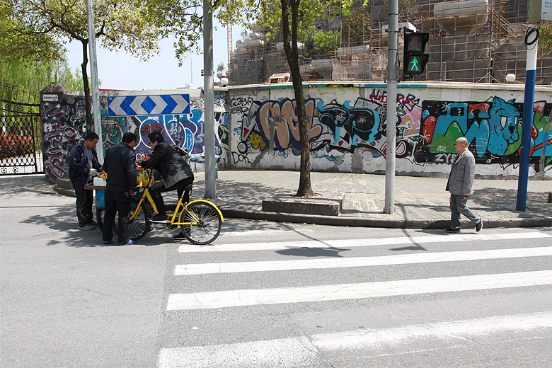 Шанхай, экскурсия Храм Нефритового Будды, Стена граффити вдоль Moganshan Road (Shanghai, Graffiti Wall)