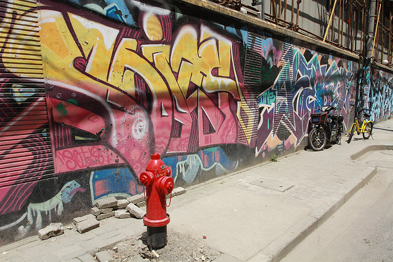 Шанхай, экскурсия Храм Нефритового Будды, Стена граффити вдоль Moganshan Road (Shanghai, Graffiti Wall)