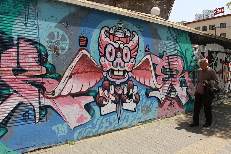 Шанхай, экскурсия Храм Нефритового Будды, Стена граффити вдоль Moganshan Road (Shanghai, Graffiti Wall)