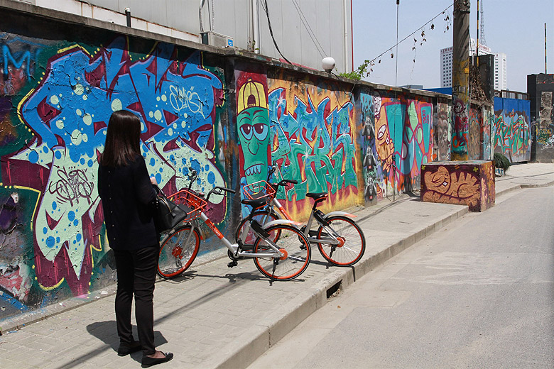 Шанхай, экскурсия Храм Нефритового Будды, Стена граффити вдоль Moganshan Road (Shanghai, Graffiti Wall)