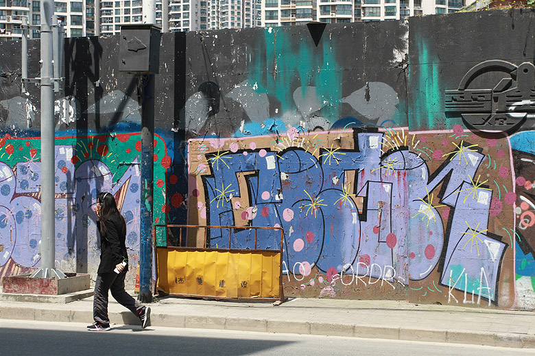 Шанхай, экскурсия Храм Нефритового Будды, Стена граффити вдоль Moganshan Road (Shanghai, Graffiti Wall)
