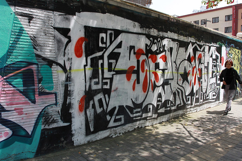 Шанхай, экскурсия Храм Нефритового Будды, Стена граффити вдоль Moganshan Road (Shanghai, Graffiti Wall)