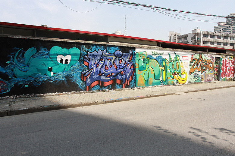 Шанхай, экскурсия Храм Нефритового Будды, Стена граффити вдоль Moganshan Road (Shanghai, Graffiti Wall)