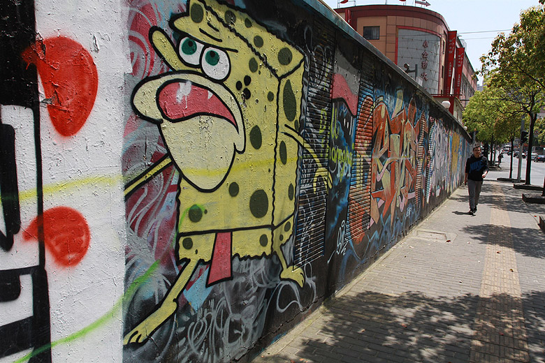 Шанхай, экскурсия Храм Нефритового Будды, Стена граффити вдоль Moganshan Road (Shanghai, Graffiti Wall)