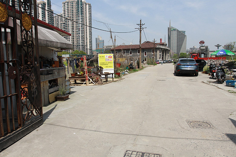 Шанхай, экскурсия Храм Нефритового Будды, Стена граффити вдоль Moganshan Road (Shanghai, Graffiti Wall)