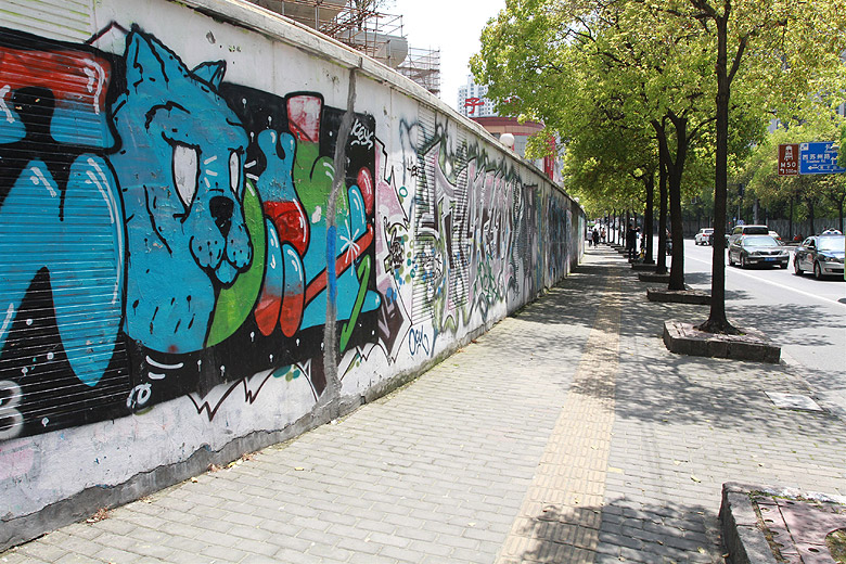 Шанхай, экскурсия Храм Нефритового Будды, Стена граффити вдоль Moganshan Road (Shanghai, Graffiti Wall)
