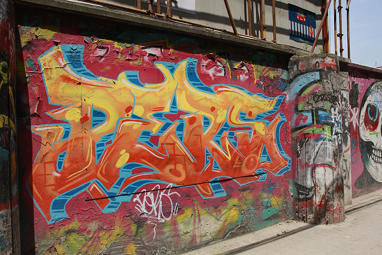 Шанхай, экскурсия Храм Нефритового Будды, Стена граффити вдоль Moganshan Road (Shanghai, Graffiti Wall)