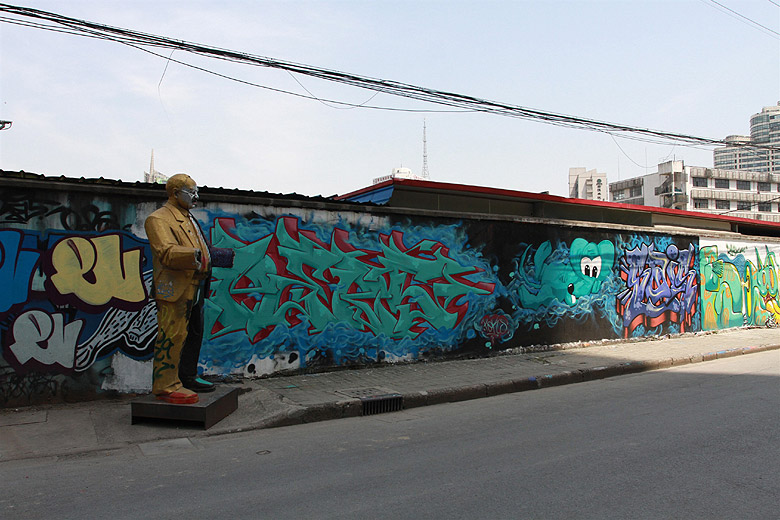 Шанхай, экскурсия Храм Нефритового Будды, Стена граффити вдоль Moganshan Road (Shanghai, Graffiti Wall)