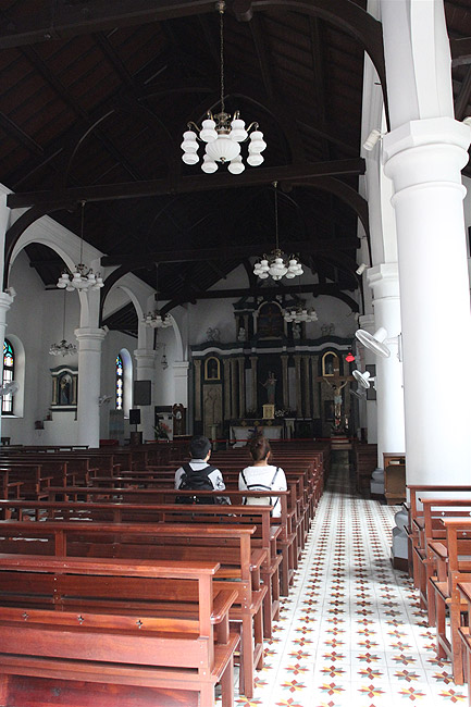 Шанхай, экскурсия к Базилике Девы Марии, Средняя церковь (Shanghai, Sheshan Basilica, Mid-hill Church)